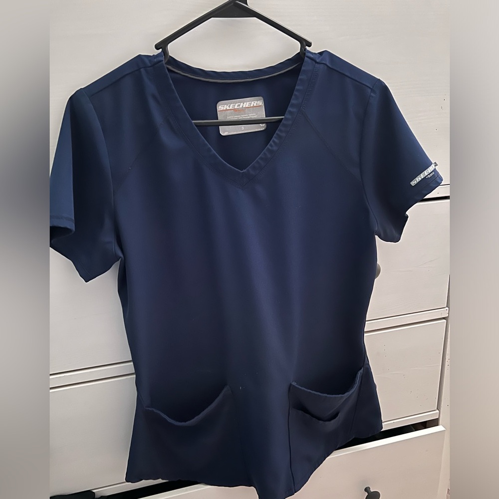 Scrub Skechers top